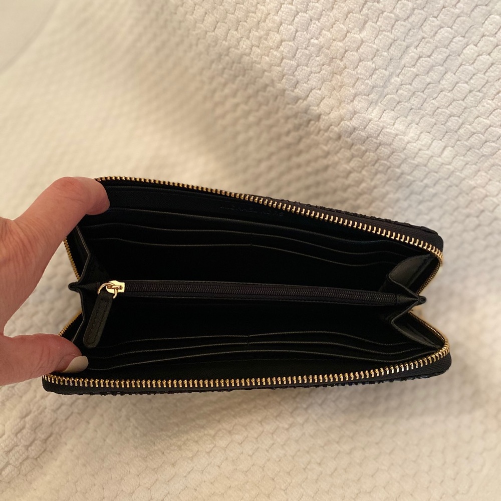 🌺 NEW‼️ MK Python Embossed Leather Wallet 🌺 - Picture 5 of 6